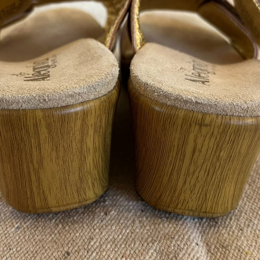 Alegria Woman's Linn Embroidered Bohemia Hippie Wedge Sandals Sz 10.5-11 - Picture 4 of 9